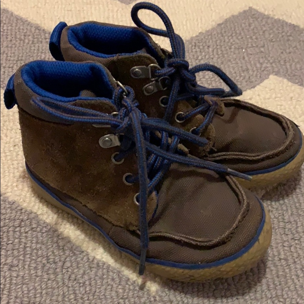 Hanna Andersson boys dressy sneakers.